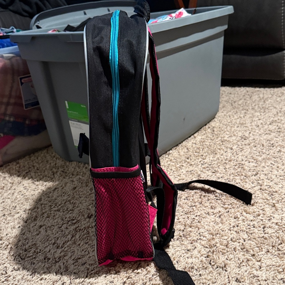 Monster High girls backpack with Velcro on front that hangs matching lunchbox - Picture 3 of 9